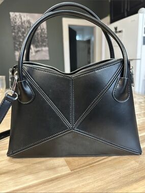 Sleek Black Geometric Top-Handle Bag - Women's Fashion